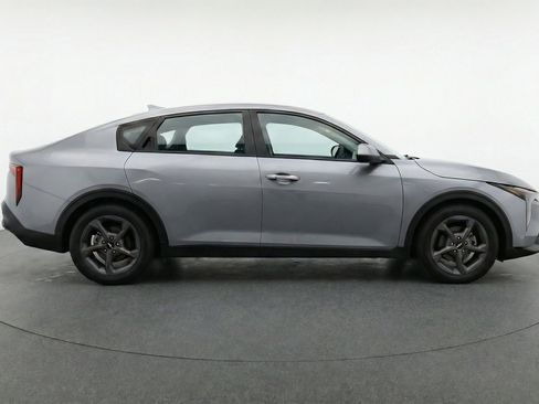 Used 2025 Kia K4 FWD image 11