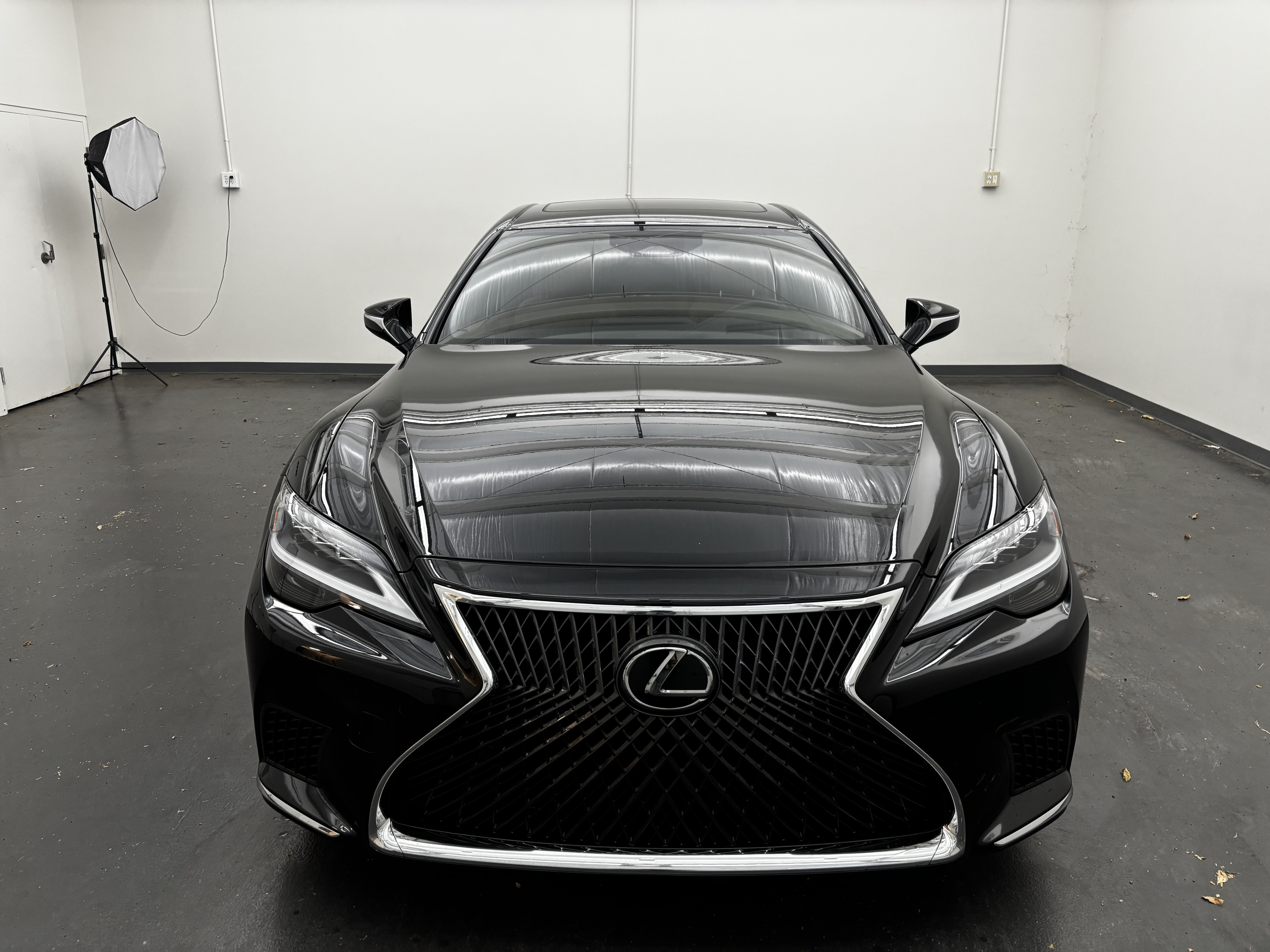Used 2025 Lexus LS 500 w/ Accessory Package (Z1) RWD image 2