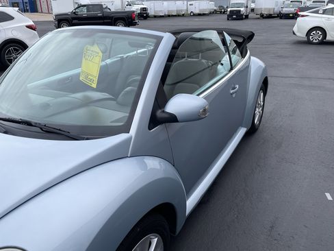 Used 2009 Volkswagen Beetle S image 9