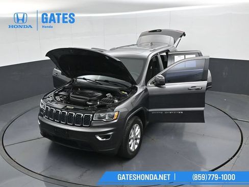Used 2021 Jeep Grand Cherokee Laredo AWD/4WD image 48