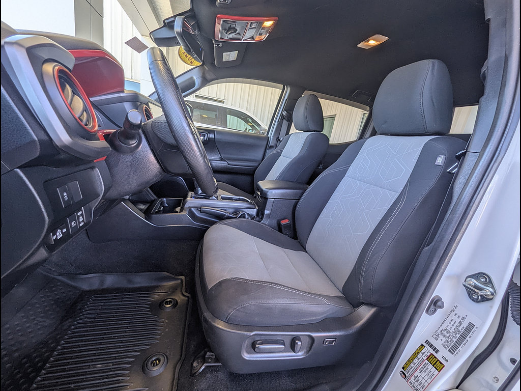 Used 2021 Toyota Tacoma TRD Off-Road AWD/4WD image 20