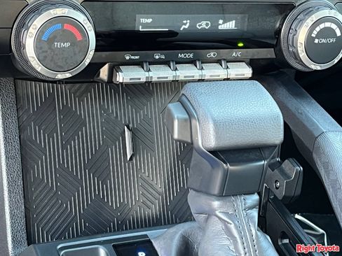 Certified 2025 Toyota 4Runner SR5 AWD/4WD image 30