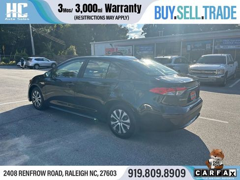 Used 2021 Toyota Corolla LE image 3