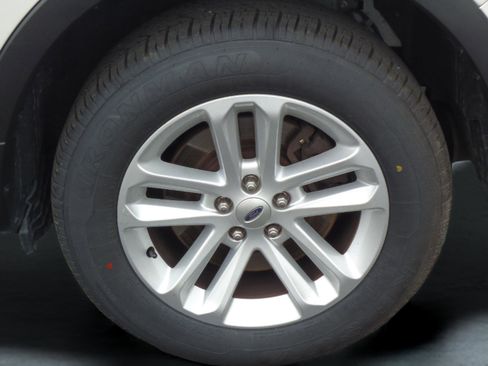 Used 2015 Ford Explorer XLT w/ Equipment Group 202A image 9