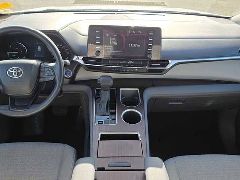 Used 2024 Toyota Sienna LE image 22