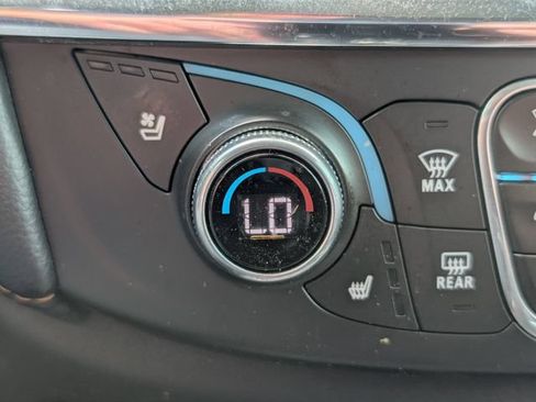 Used 2018 Chevrolet Traverse Premier w/ Driver Confidence II Package FWD image 21