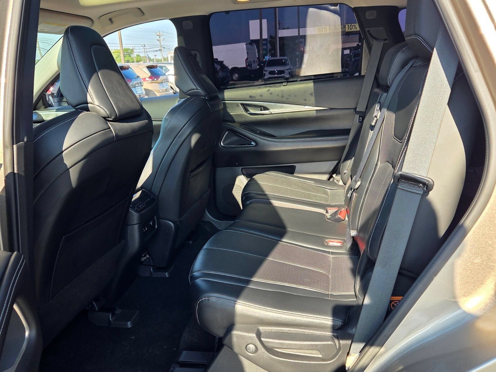 Used 2022 INFINITI QX60 Luxe w/ Vision Package FWD image 6
