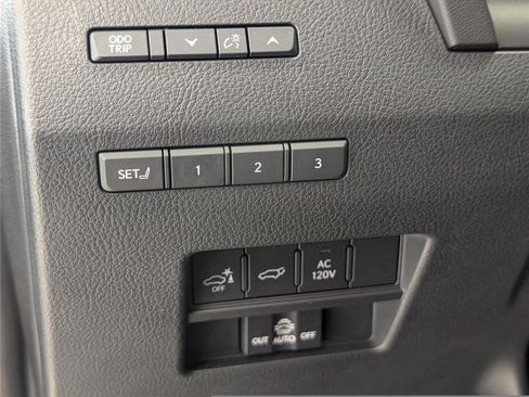 Used 2024 Lexus GX 550 w/ Accessory Package (2T) AWD/4WD image 25