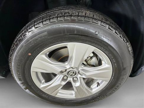Used 2025 Toyota RAV4 XLE FWD image 12