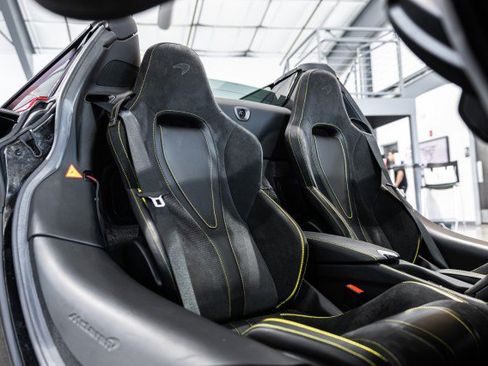 Used 2022 McLaren 720S Performance RWD image 33