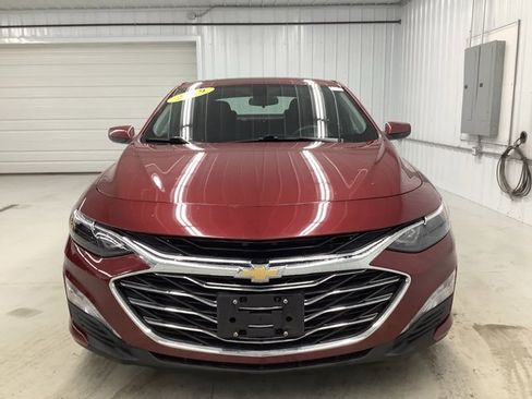 Used 2019 Chevrolet Malibu LT image 2