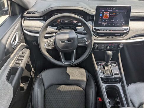 Used 2024 Jeep Compass Latitude AWD/4WD image 17