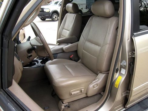 Used 2004 Toyota Sequoia SR5 AWD/4WD image 18
