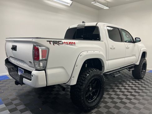 Used 2022 Toyota Tacoma TRD Off-Road w/ Technology Package image 12