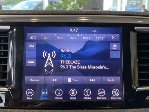 Used 2018 Chrysler Pacifica Limited FWD image 19
