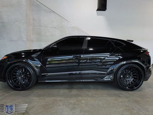 Used 2023 Lamborghini Urus Performante image 2