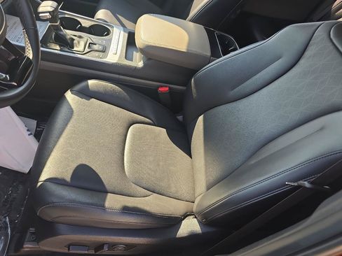 Used 2025 Kia Carnival FWD image 23