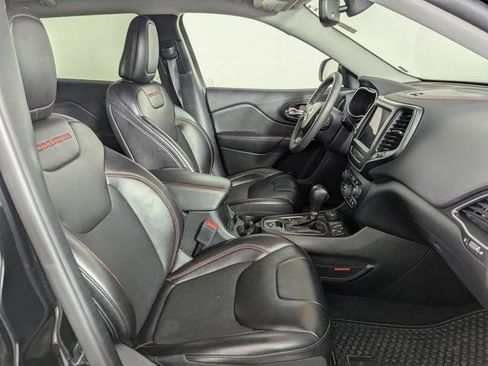 Used 2022 Jeep Cherokee Trailhawk image 23