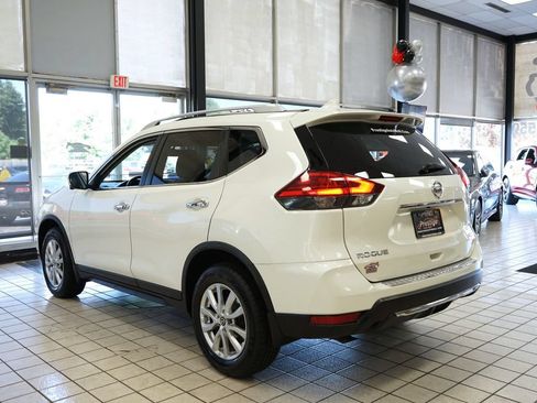 Used 2017 Nissan Rogue SV AWD/4WD image 4