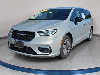 Used 2024 Chrysler Pacifica Limited