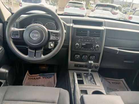 Used 2012 Jeep Liberty Sport w/ Driver Convenience Group RWD image 12