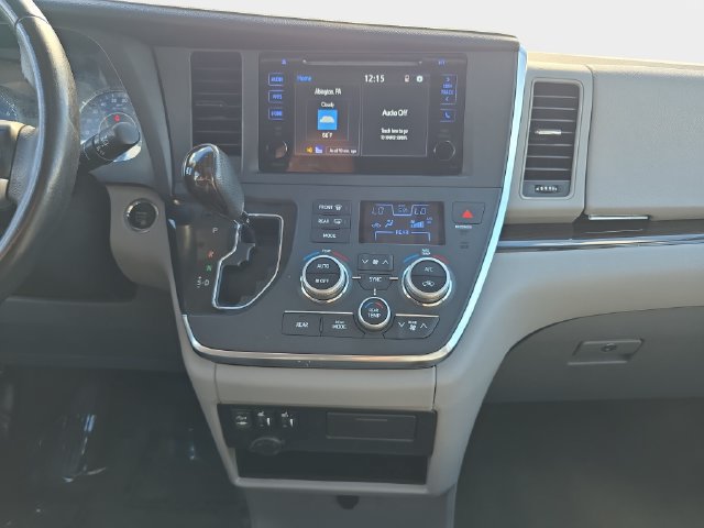 Used 2017 Toyota Sienna XLE FWD image 24