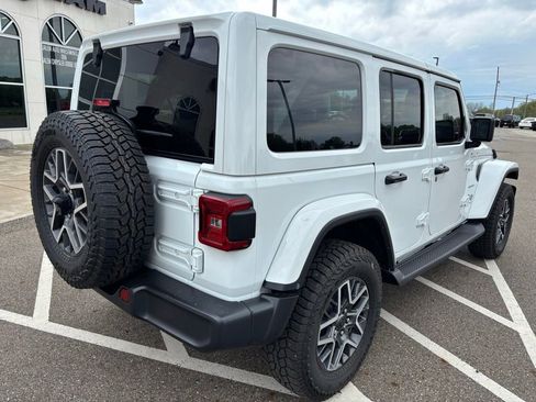 Used 2024 Jeep Wrangler Unlimited Sahara w/ Technology Group AWD/4WD image 9