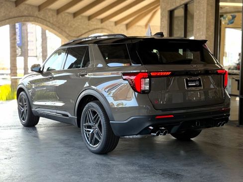 New 2026 Ford Explorer ST-Line w/ ST-Line Street Pack RWD image 5