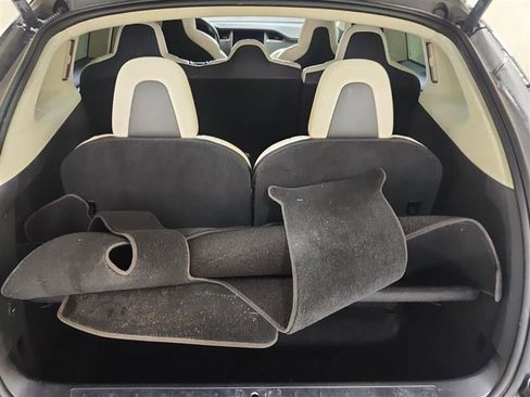 Used 2018 Tesla Model X 75D image 4