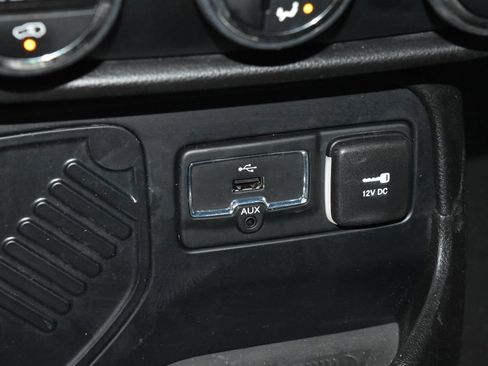 Used 2015 Jeep Renegade Limited FWD image 13