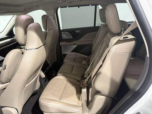 Used 2020 Lincoln Aviator Reserve w/ Equipment Group 202A image 9