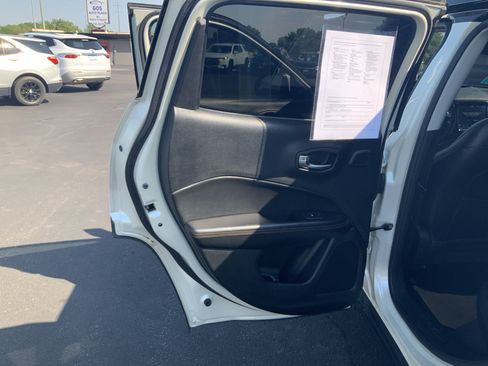 Used 2018 Jeep Compass Limited w/ Navigation Group AWD/4WD image 9