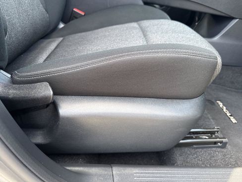 Used 2025 Nissan Rogue SV FWD image 36