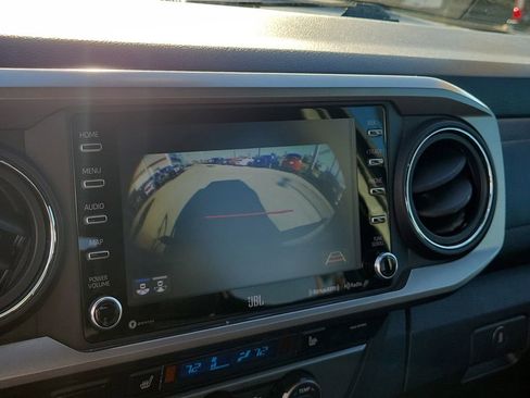Used 2021 Toyota Tacoma Limited image 27