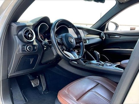Used 2022 Alfa Romeo Stelvio Ti AWD/4WD image 8