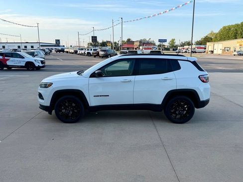Used 2025 Jeep Compass Latitude w/ Convenience Group AWD/4WD image 7