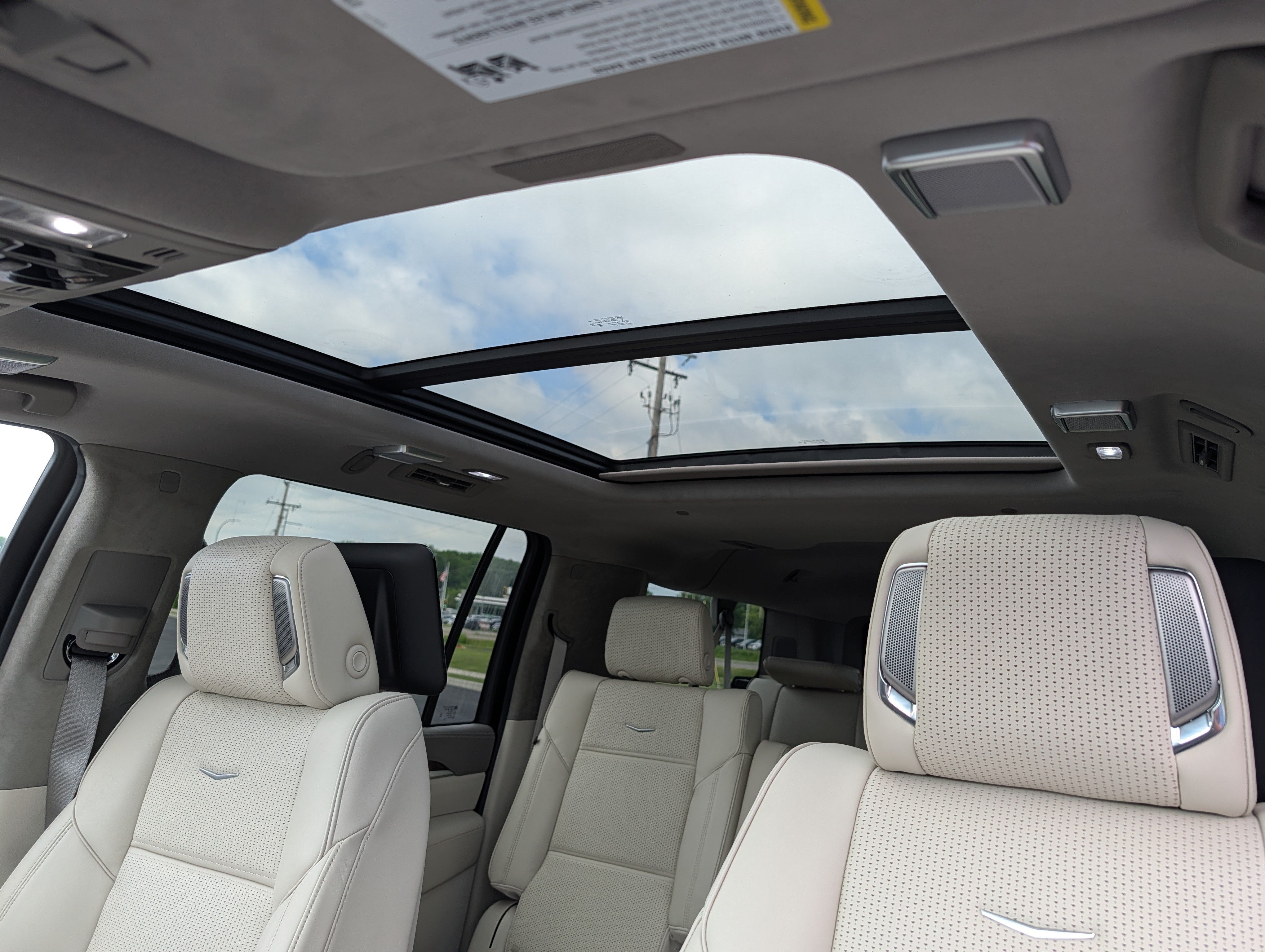 Used 2026 Cadillac Escalade ESV Platinum Luxury w/ LPO, Radiant Package AWD/4WD image 19