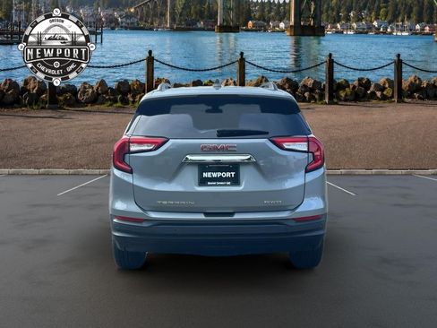 Used 2023 GMC Terrain SLE w/ Driver Convenience Package AWD/4WD image 4