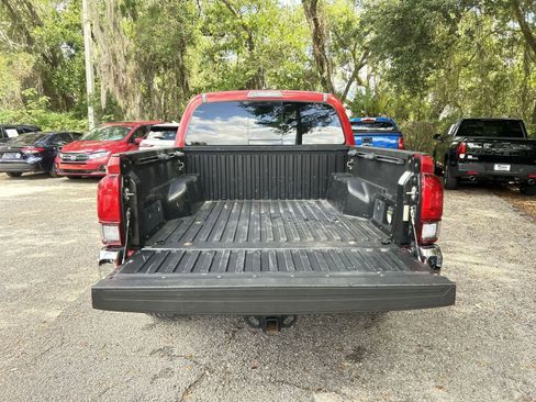 Used 2018 Toyota Tacoma TRD Off-Road RWD image 9