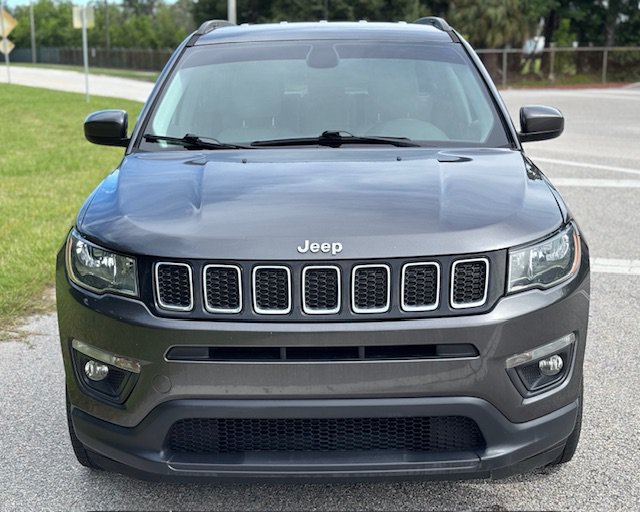Used 2018 Jeep Compass Latitude w/ Popular Equipment Group FWD image 3