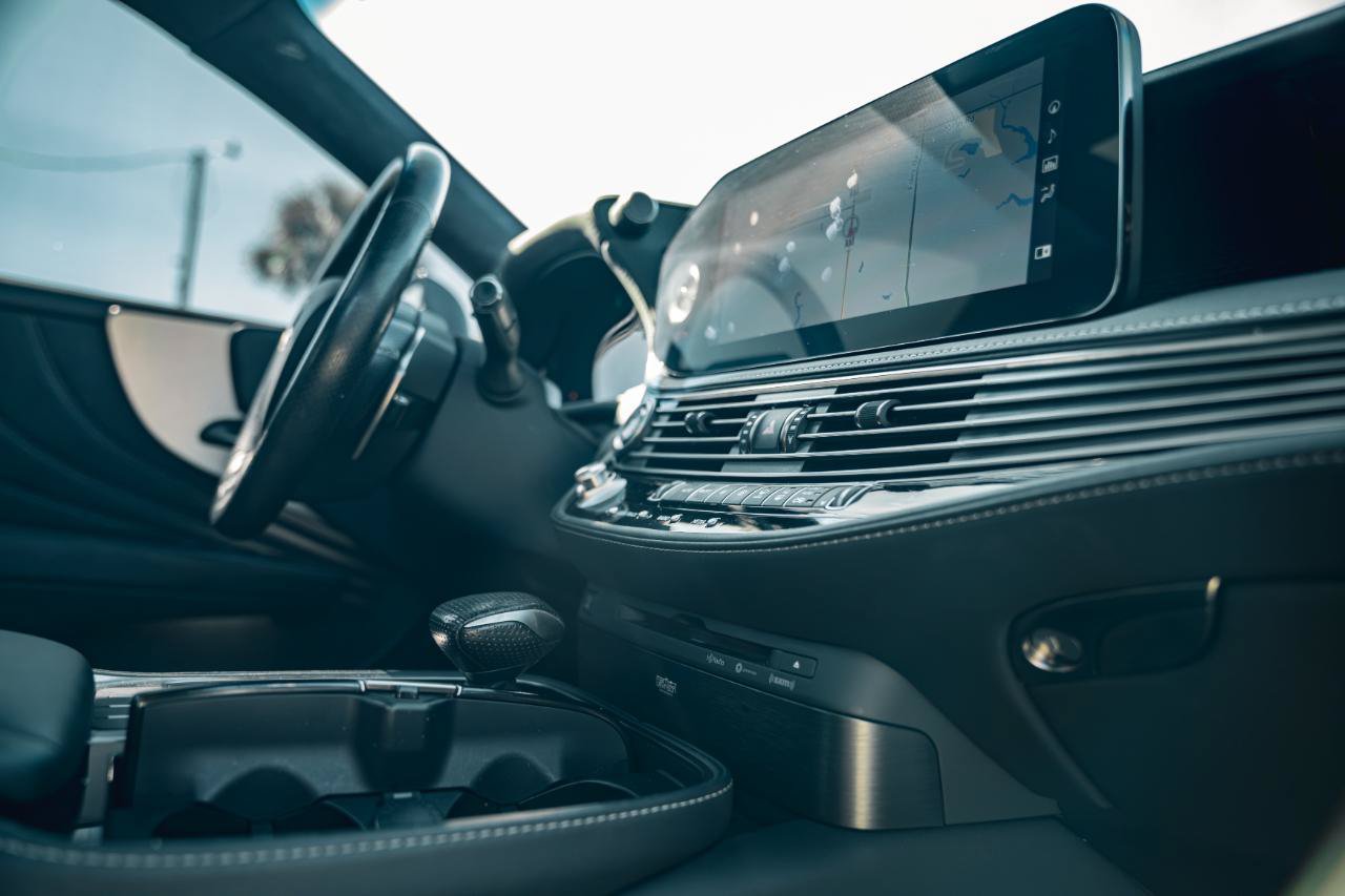 Used 2021 Lexus LS 500 F Sport w/ Accessory Package (Z2) RWD image 31