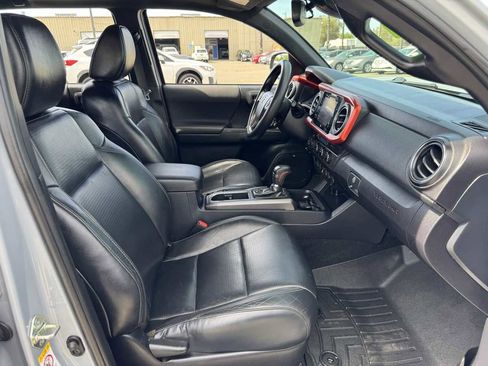 Used 2019 Toyota Tacoma TRD Sport w/ TRD Premium Sport Package image 13