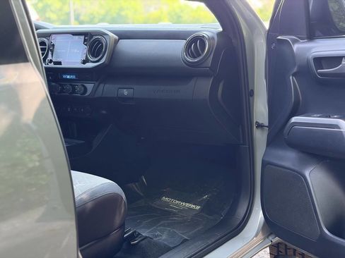 Used 2021 Toyota Tacoma TRD Sport w/ Technology Package RWD image 14