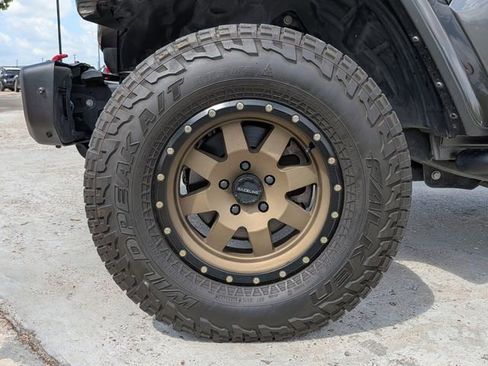 Used 2024 Jeep Gladiator Rubicon image 9