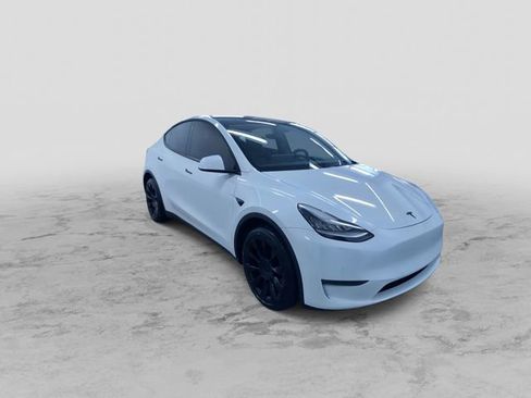 Used 2021 Tesla Model Y Long Range AWD/4WD image 3