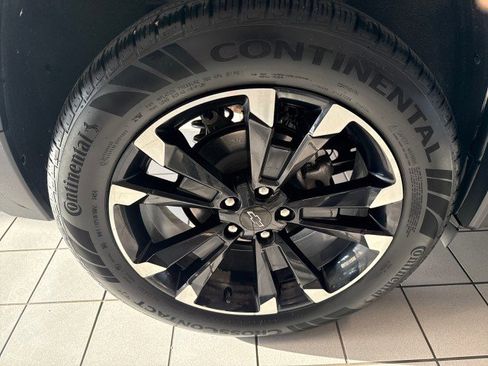 Used 2025 Chevrolet Equinox RS w/ Safety and Technology Package AWD/4WD image 10