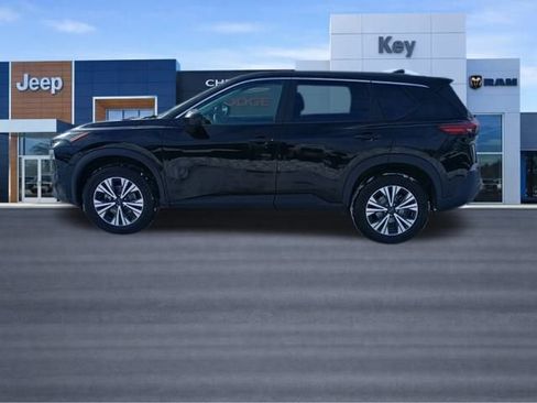 Used 2023 Nissan Rogue SV image 2