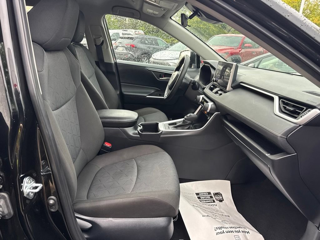 Certified 2025 Toyota RAV4 XLE AWD/4WD image 31