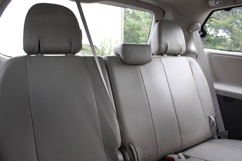 Used 2013 Toyota Sienna XLE FWD image 13