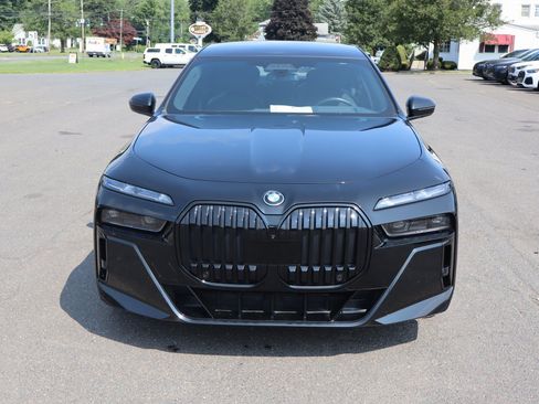 Used 2023 BMW i7 xDrive60 AWD/4WD image 2